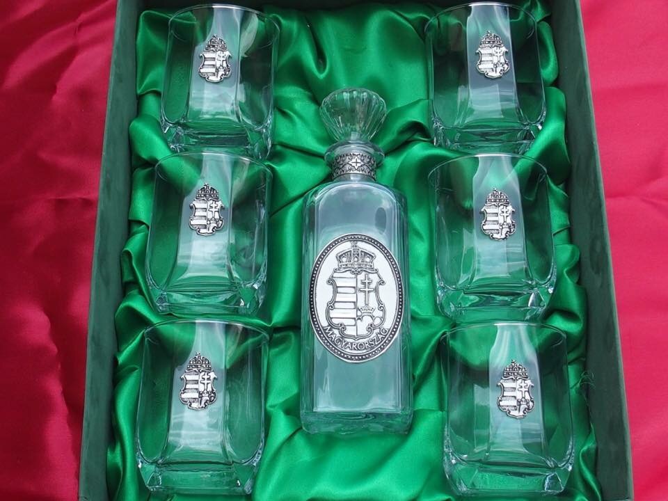 Magyar òn cimkés, whiskys készlet.